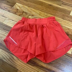 LULULEMON HOTTY HOT LR 4’ SHORT